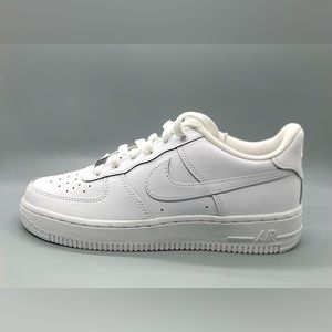 BRAND NEW!! White Air Force 1 A necessary item for your beautiful wardrobe!